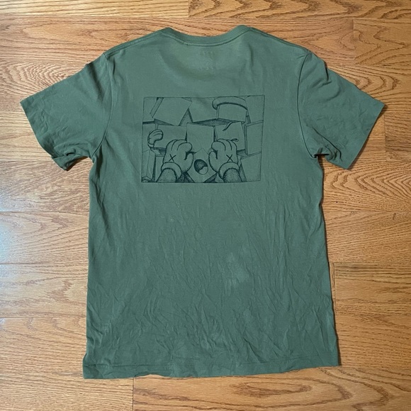 2016 KAWS x Uniqlo SS16 “XX” Pocket Olive Green T-Shirt - Size Medium - Picture 2 of 6